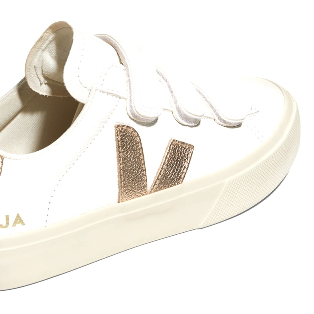 Vejas !!!! Gently worn comfortable shoe. Size 8